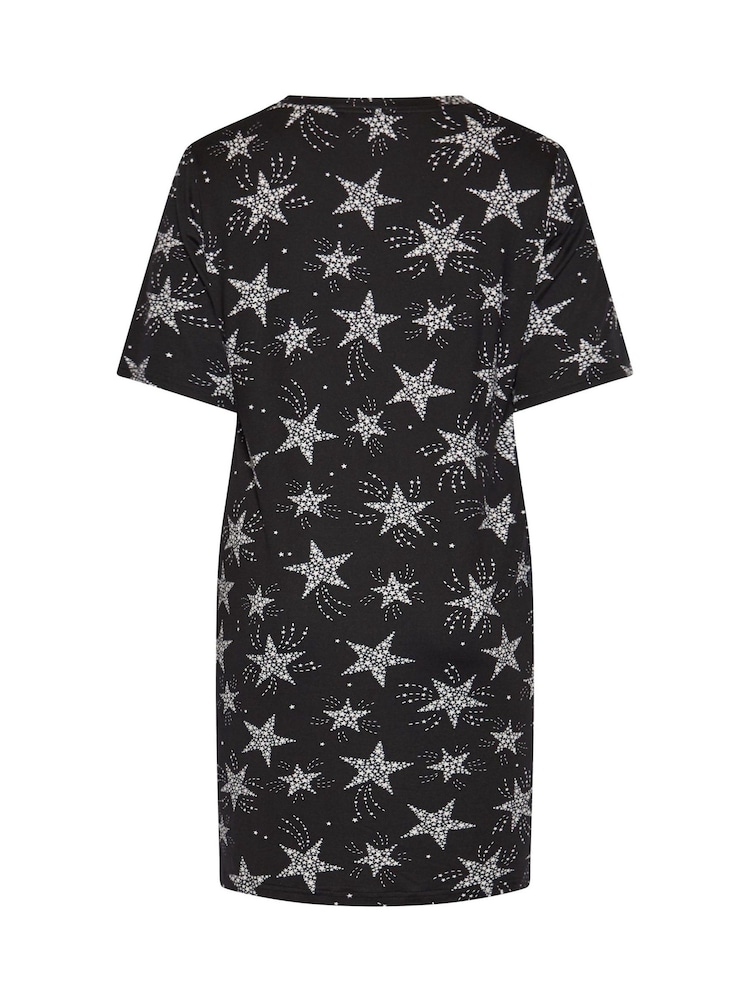 Etoile noire - Yours Curve Chemise de nuit Star Imprimé Soft Touch - Image 6 de 6 Etoile noire - Yours Curve Chemise de nuit Star Imprimé Soft Touch - Image 6 de 6