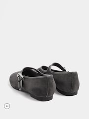 Zapatillas tipo merceditas de antelina con detalle en contraste de corte estándar de Long Tall Sally - Imagen 4 de 5