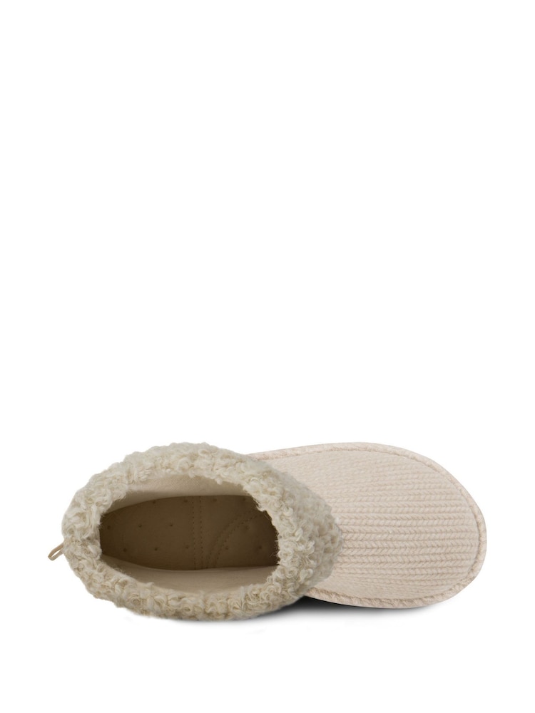 Totes Cream Isotoner Ladies Cable Boot Slippers - Image 2 of 5