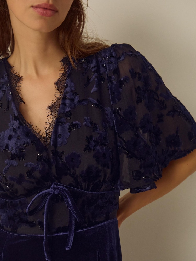 Monsoon Nadine Floral Devoré Velvet Jumpsuit - صورة 2 من 4 Monsoon Nadine Floral Devoré Velvet Jumpsuit - صورة 2 من 4