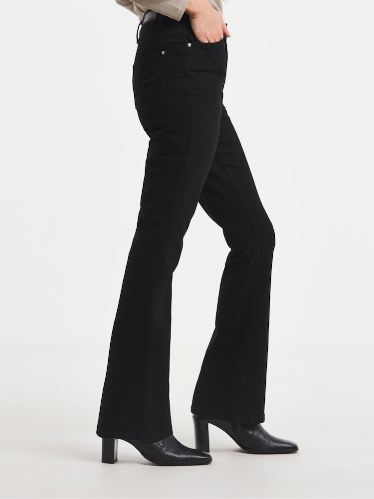 أسود - JD Williams Authentic Flared Jeans - صورة 2 من 4 أسود - JD Williams Authentic Flared Jeans - صورة 2 من 4