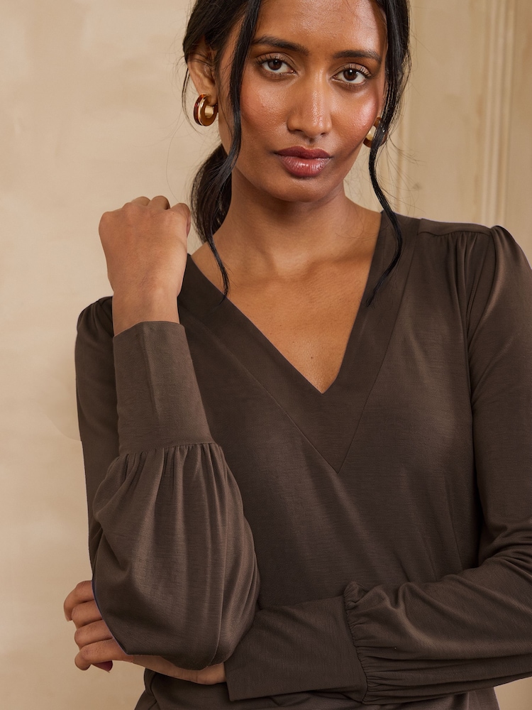 Love & Roses Chocolate Brown V-Neck Jersey Top - Image 2 of 4 Love & Roses Chocolate Brown V-Neck Jersey Top - Image 2 of 4