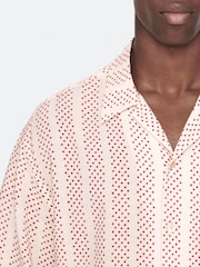 كريم - قميص بأكمام قصيرة Quasar من AllSaints - صورة 4 من 8