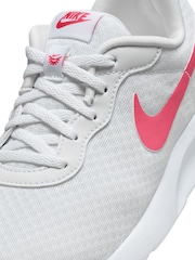 Nike White Youth Tanjun GO Trainers - Image 10 of 11