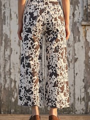 Roman Cow Print Wide Leg Denim Trousers - Imagen 3 de 4