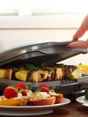 Salter Cosmos Non-Stick Coated Health Grill 1000W - Image 2 of 4