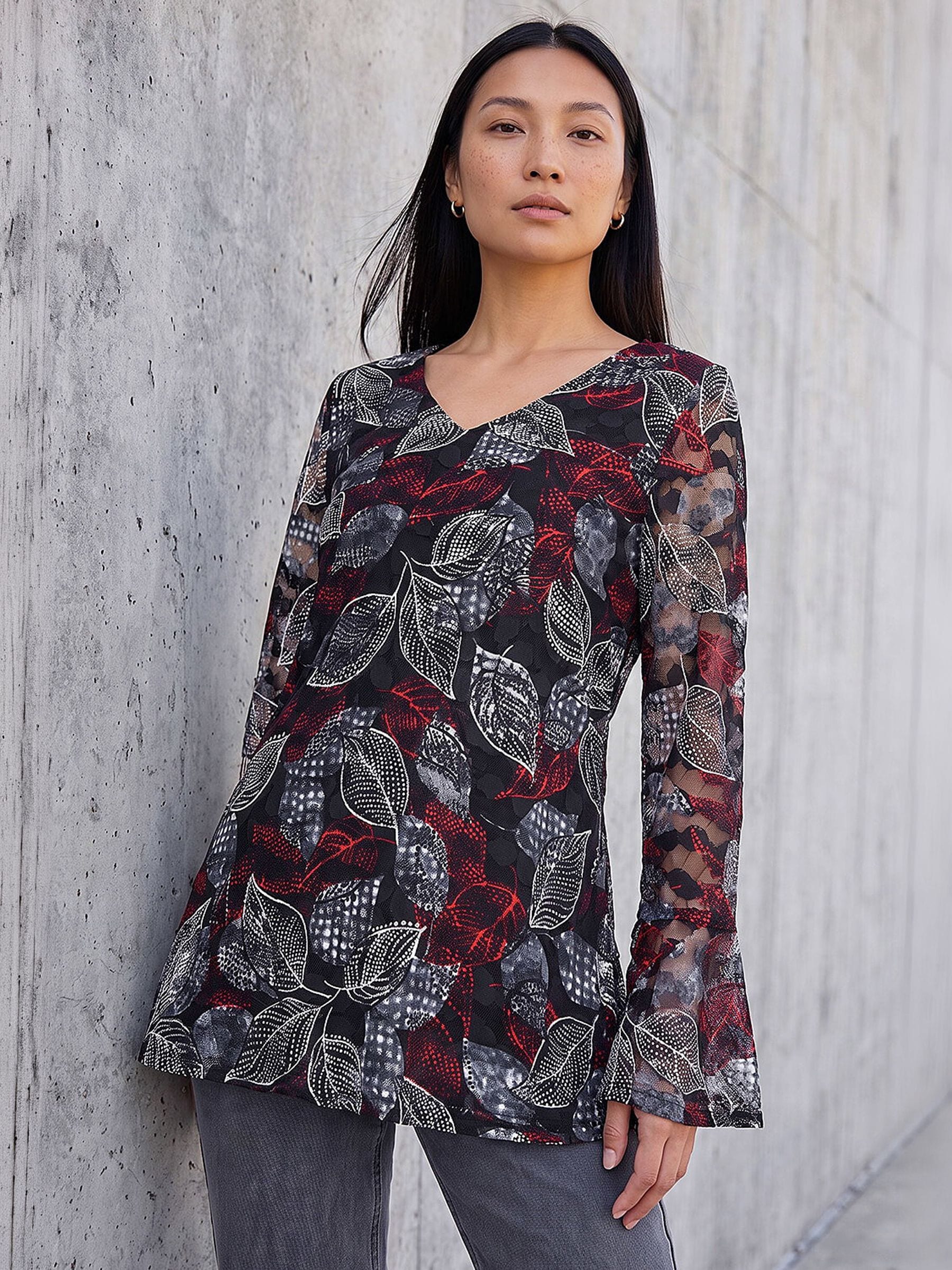 Roman Women's Black Leaf Printed Lace V-Neck Top Size 14 - Image 2