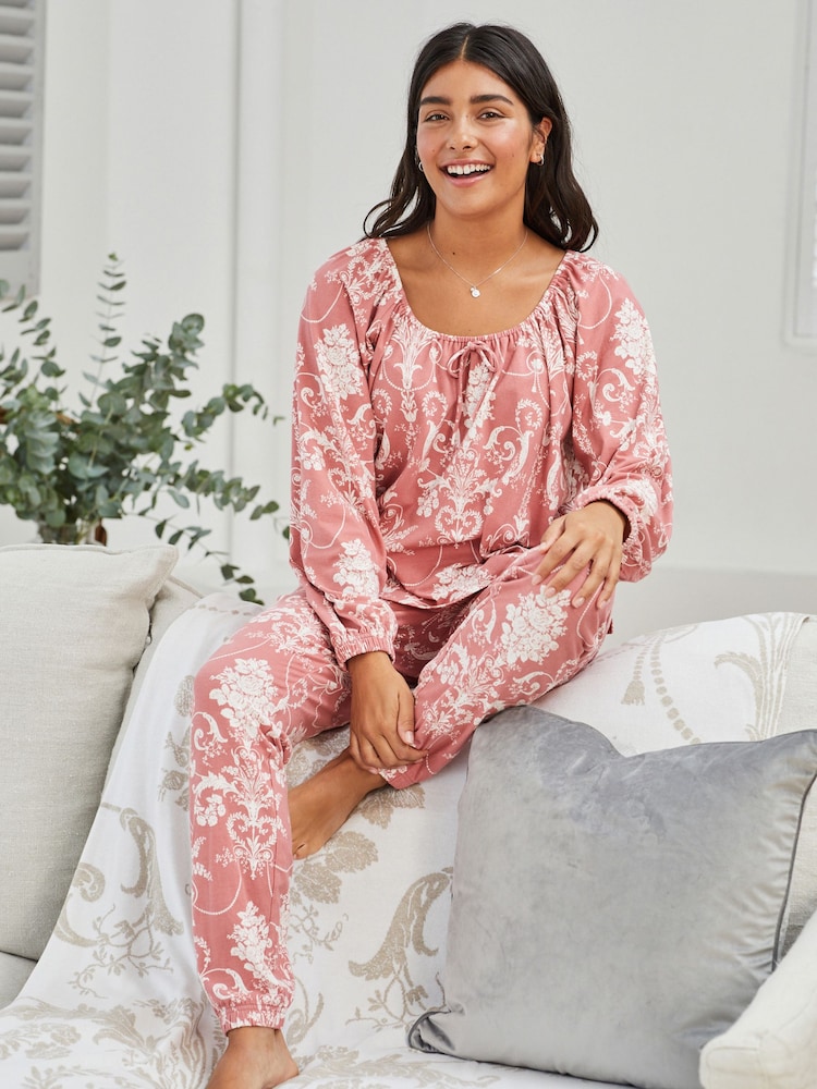 وردي - طقم بيجامات قطن 100% من Laura Ashley - صورة 1 من 9 وردي - طقم بيجامات قطن 100% من Laura Ashley - صورة 1 من 9