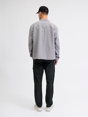 Pantalones cargo técnicos de corte holgado de JACK & JONES - Imagen 4 de 5