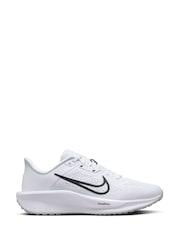 Nike White/Black Quest 6 Road Running Trainers - Image 3 of 11