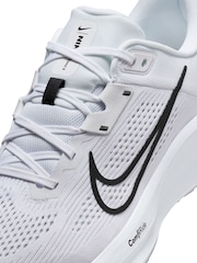 Nike White/Black Quest 6 Road Running Trainers - Image 8 of 9