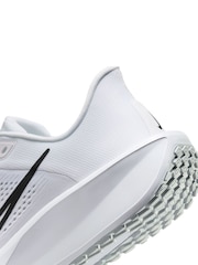 Nike White/Black Quest 6 Road Running Trainers - Image 9 of 9