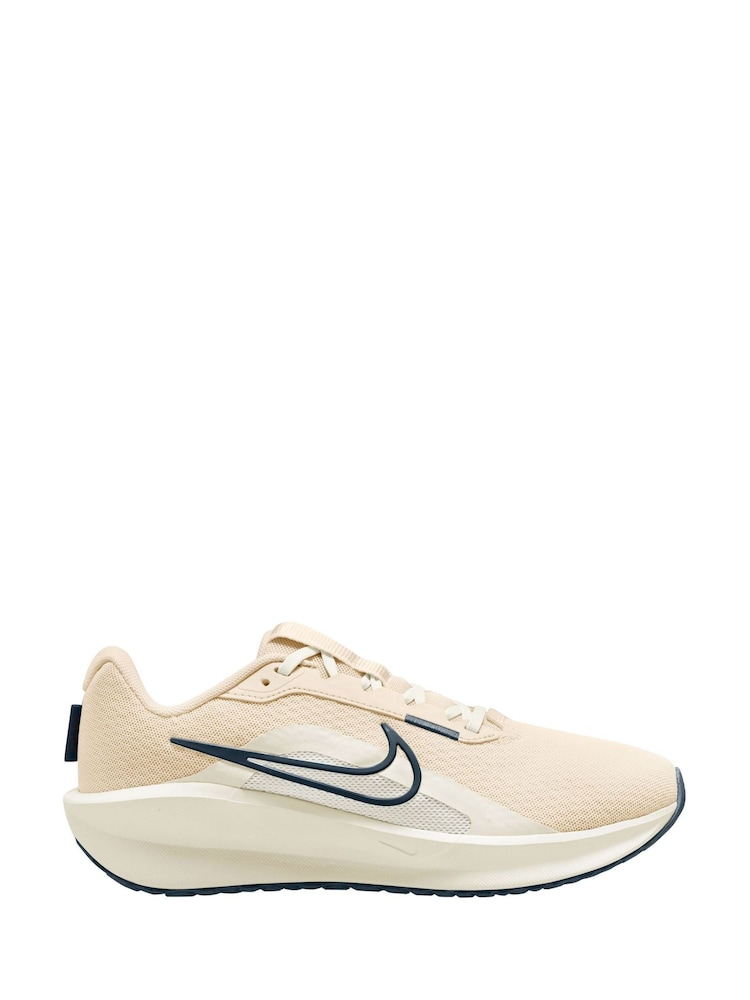 Nude - Nike Downshifter 13 Road Laufschuhe - Bild 1 von 4 Nude - Nike Downshifter 13 Road Laufschuhe - Bild 1 von 4
