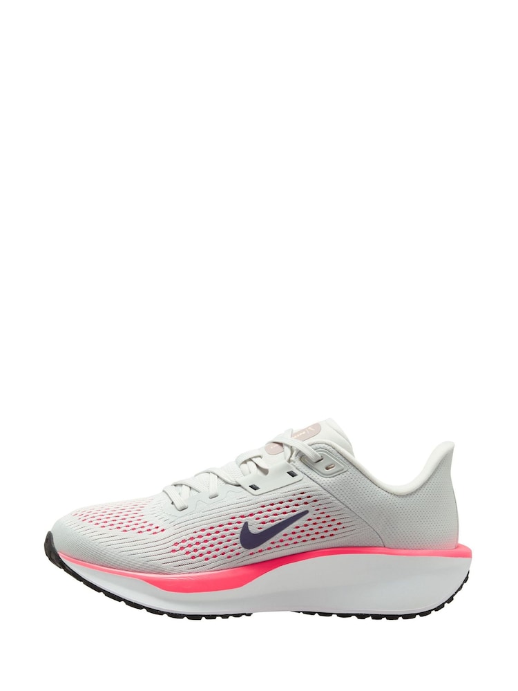 Nike White/Coral Quest 6 Road Running Trainers - Image 2 of 4