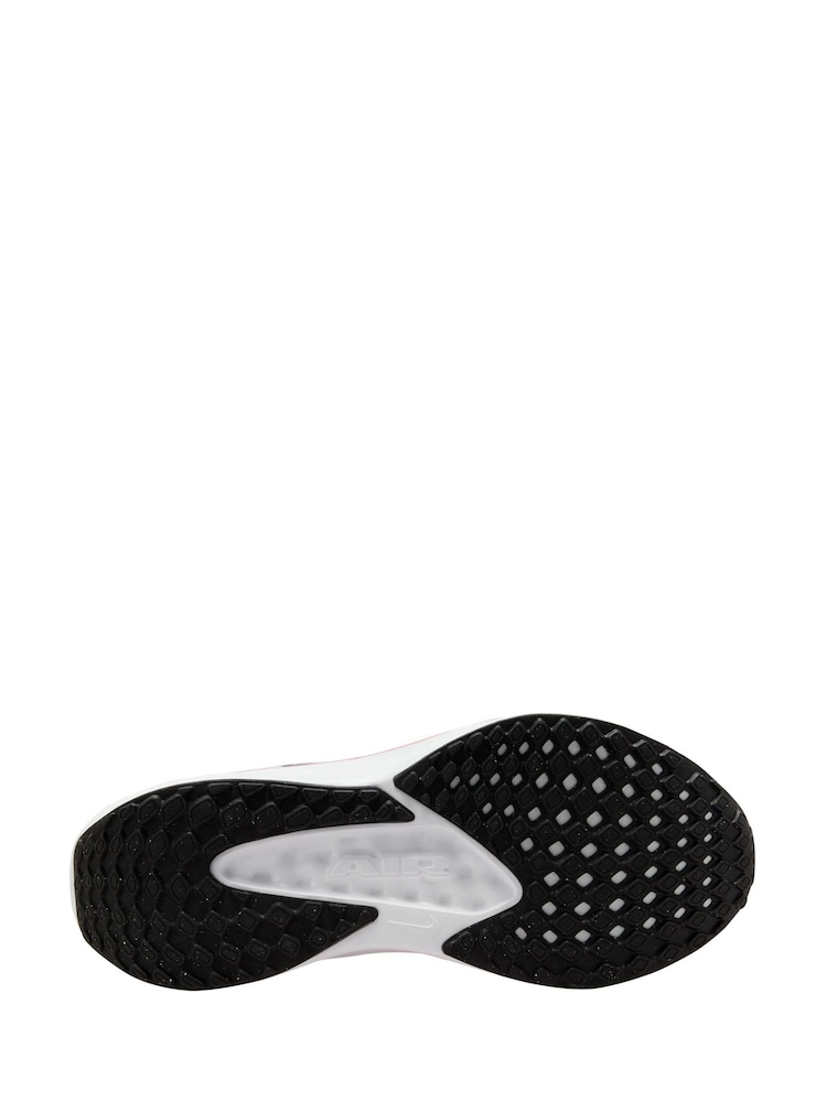 Nike White/Coral Quest 6 Road Running Trainers - Image 4 of 4