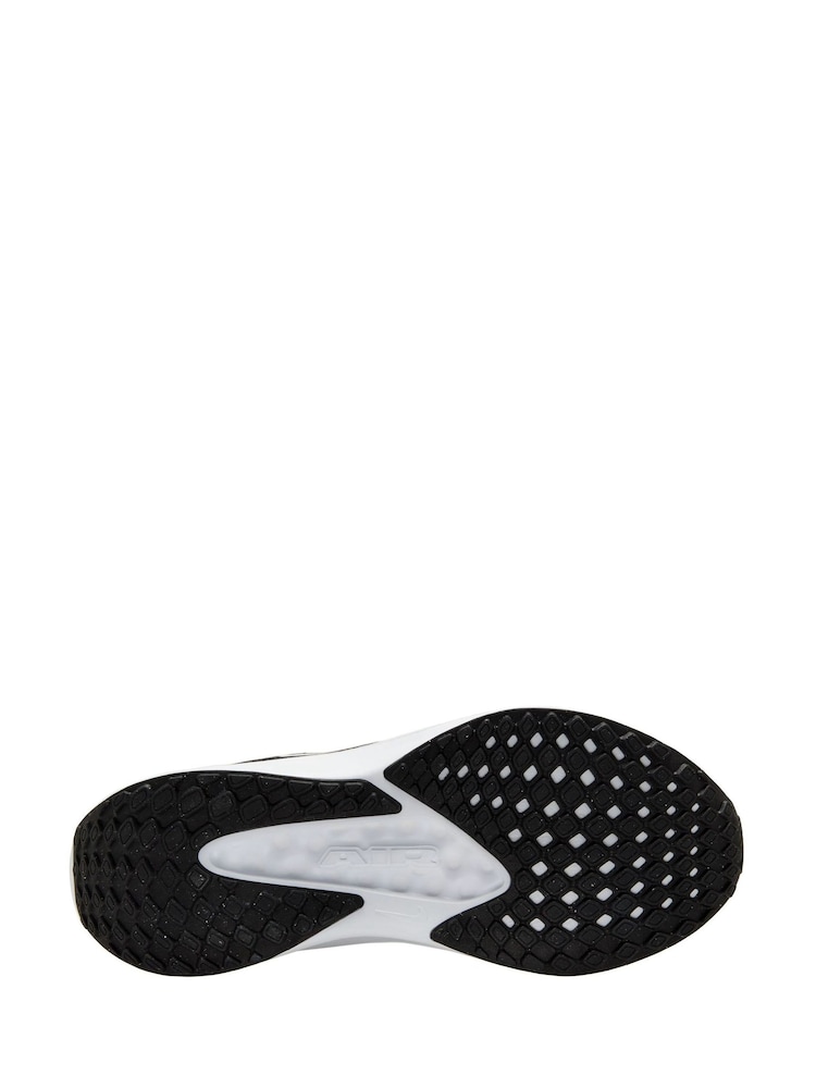 Nike Black/White Quest 6 Road Running Trainers - Image 4 of 4