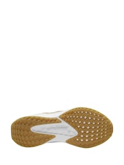 Nike Cream/Gold Quest 6 Road Running Trainers - Image 4 of 4