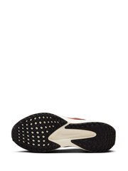 Nike Black/Red Quest 6 Road Running Trainers - Image 6 of 9