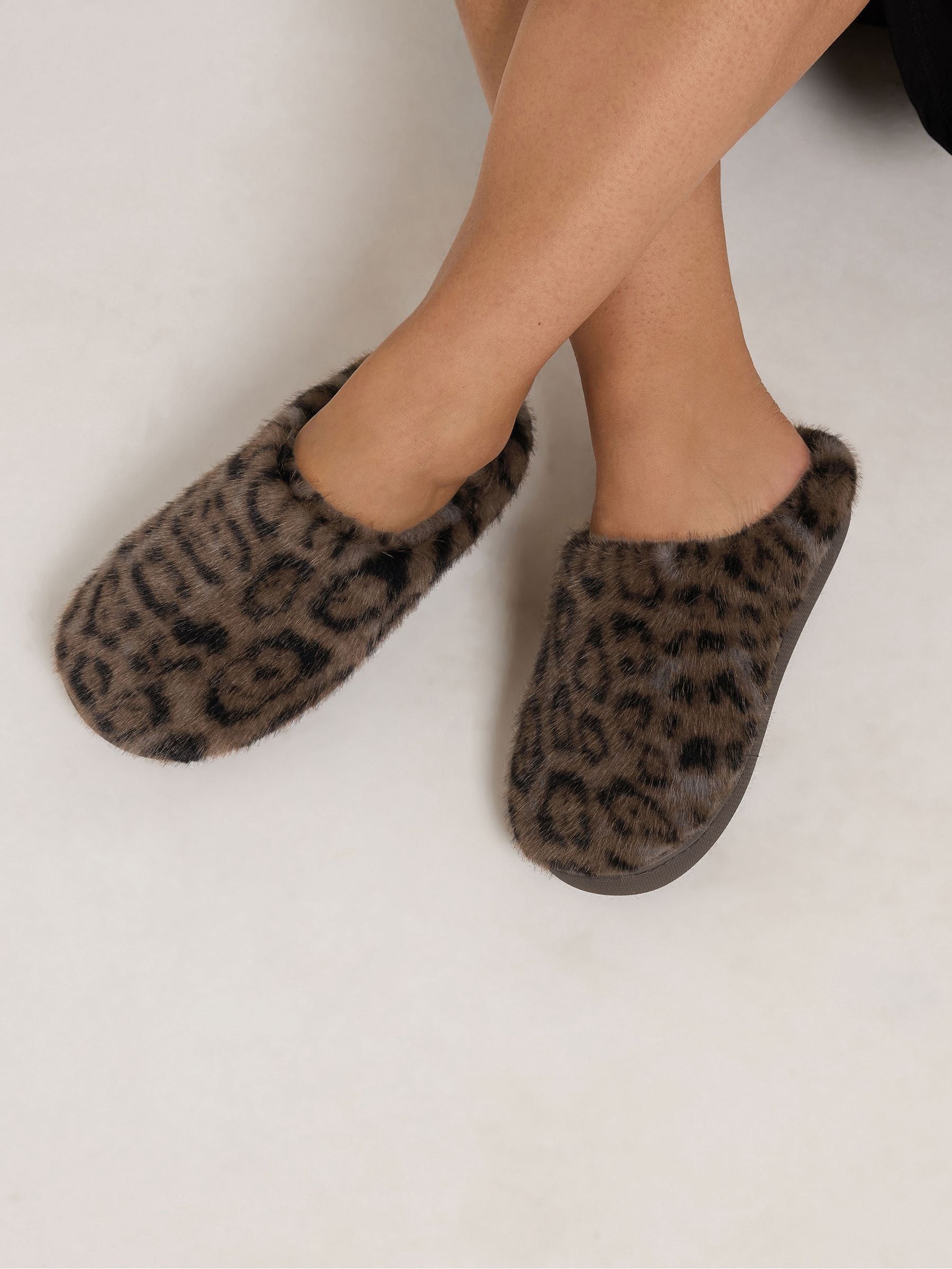 Yours Brown Leopard Faux Fur Mule Slippers - Image 3