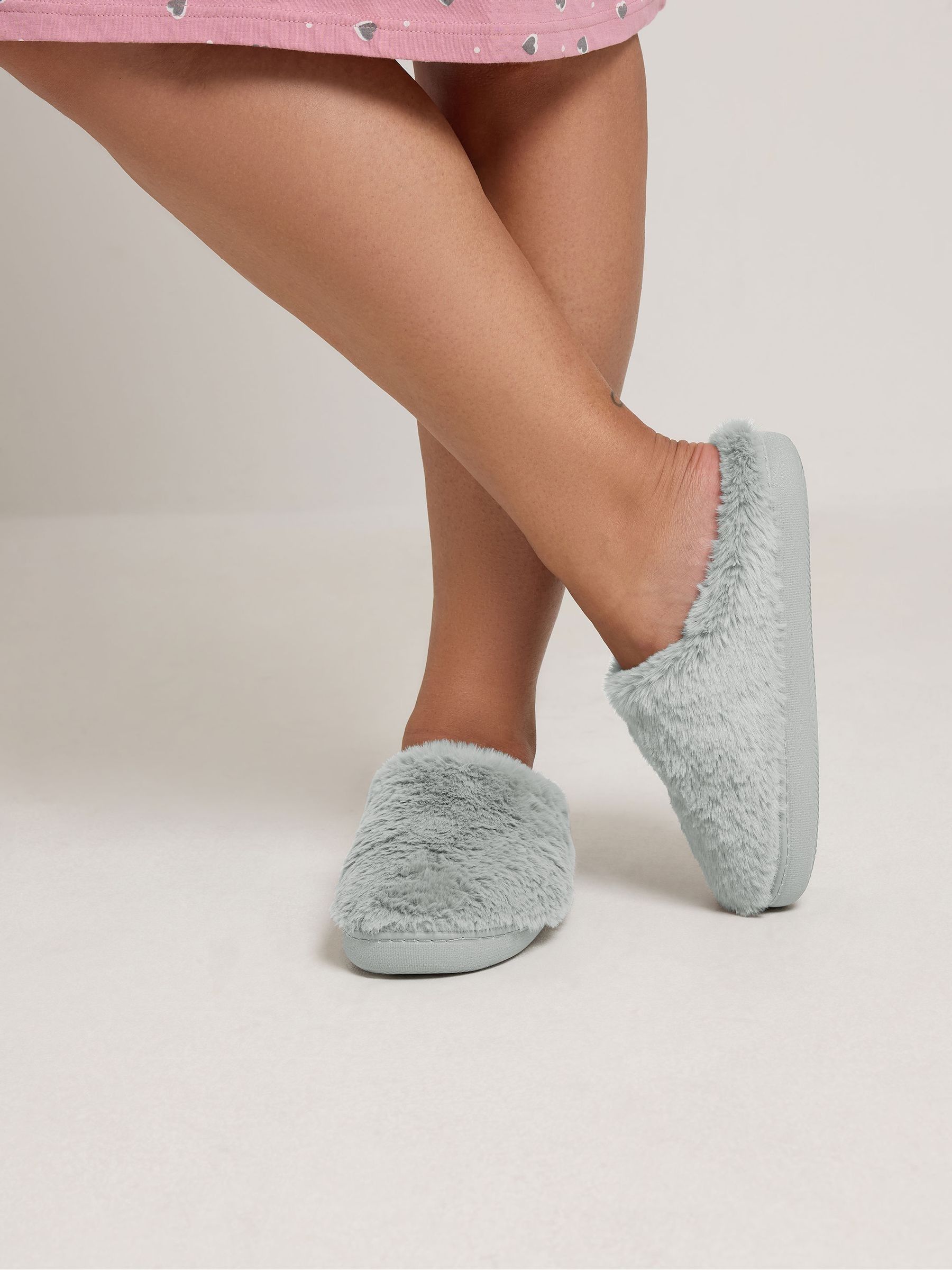 Yours Women's Grey Faux Fur Mule Slipper In | Size: 9-10 - Image 2