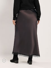 Yours Curve Satin Lace Hem Maxi Skirt - Slika 3 od 6