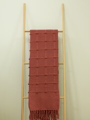 furn. Red Motti Throw - Image 1 of 3