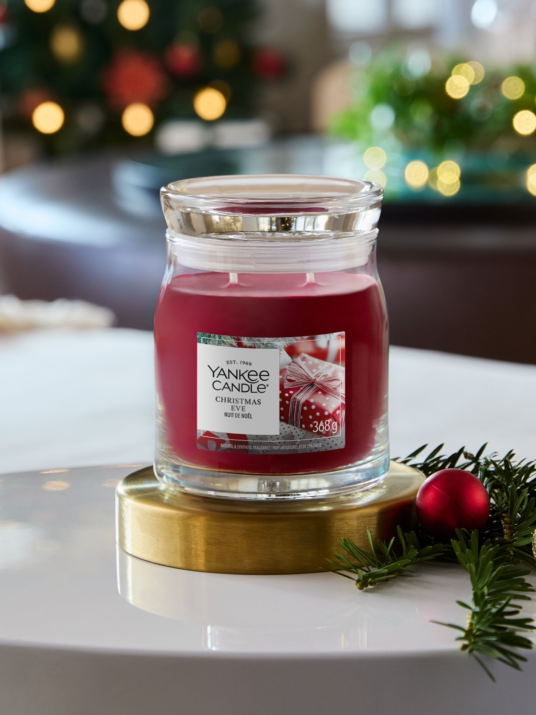 Yankee Candle Christmas Eve Scented Candle Signature 368 G - Image 4