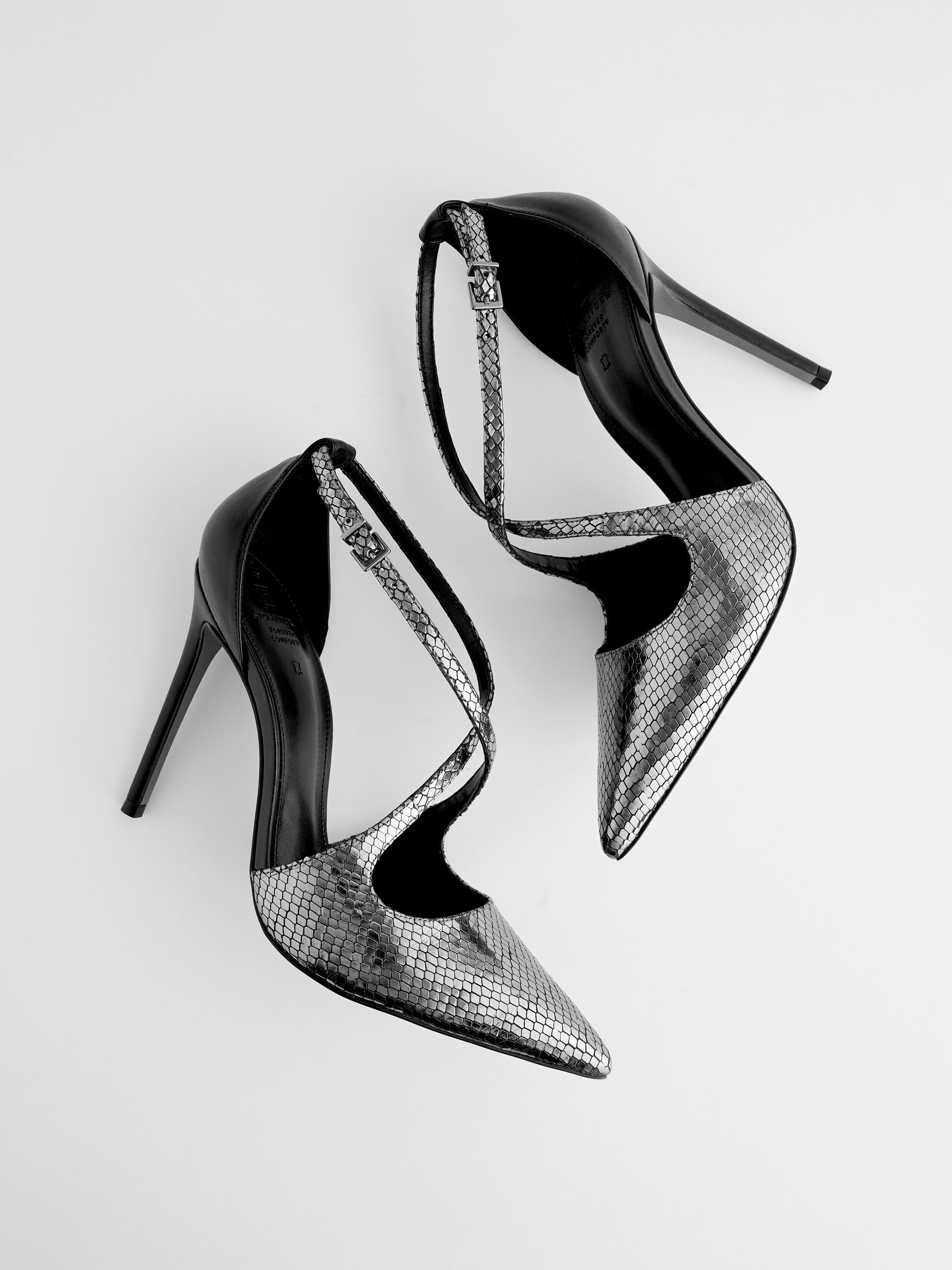 BURTON ELITE 147cm stiletto レディース・メンズ Buy Pewter Silver Signature Leather Cross-Over Strap