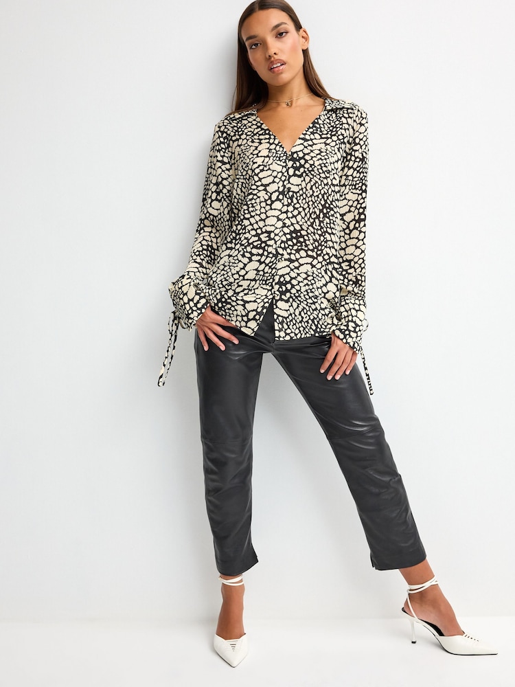 Monochrome Print Tie Sleeve Textured Collared V-Neck Blouse - Image 2 of 7