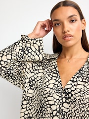 Monochrome Print Tie Sleeve Textured Collared V-Neck Blouse - Image 5 of 7