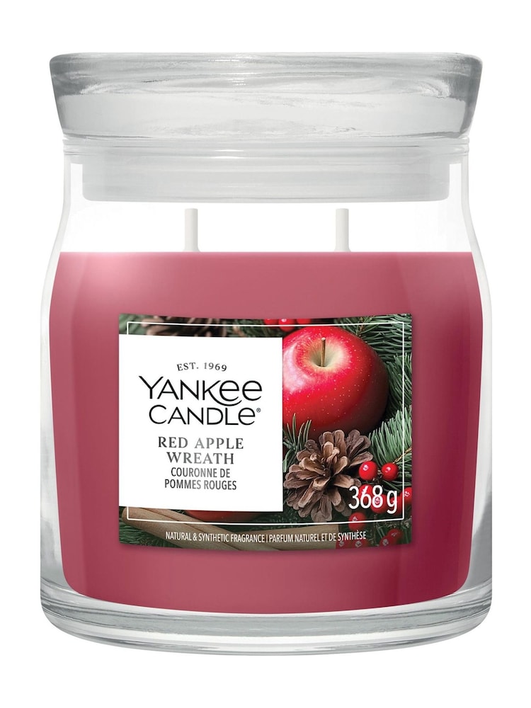 Yankee Candle Red Apple Wreath Signature Medium Jar Candle - Image 1 of 2 Yankee Candle Red Apple Wreath Signature Medium Jar Candle - Image 1 of 2