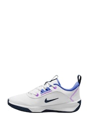 Nike White/Navy Omni Youth Trainers - Image 2 of 4