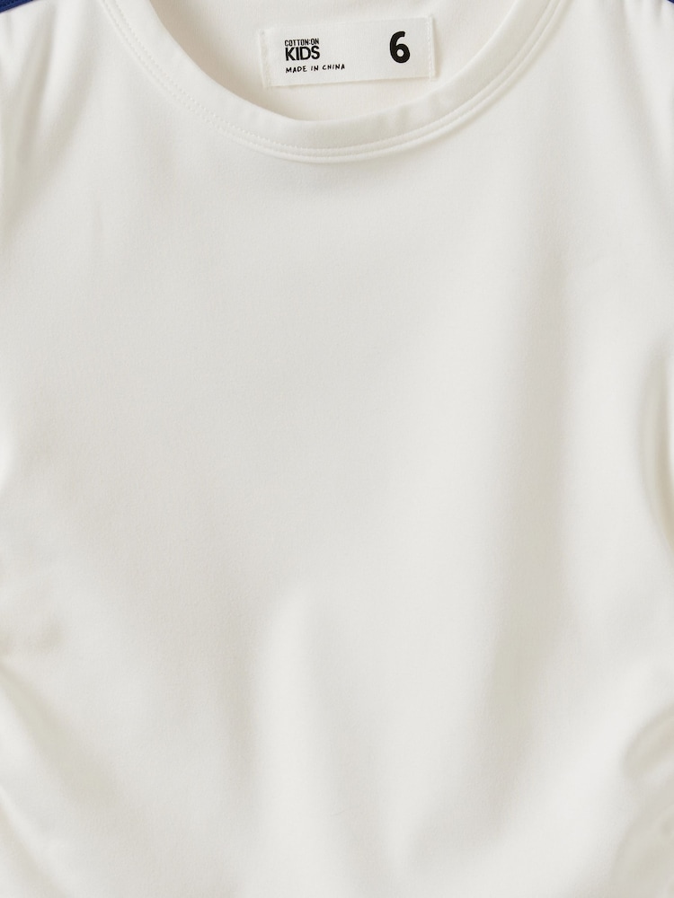 לבן - Cotton On חולצת טי זעירה מבד סטרץ' רך עם שרוולים קצרים וכיווצים - תמונה 2 מתוך 3 לבן - Cotton On חולצת טי זעירה מבד סטרץ' רך עם שרוולים קצרים וכיווצים - תמונה 2 מתוך 3