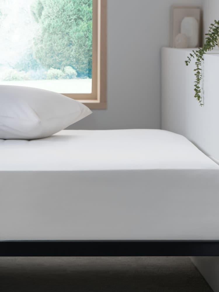White Easy Care Polycotton Deep Fitted Sheet - Image 3 of 5