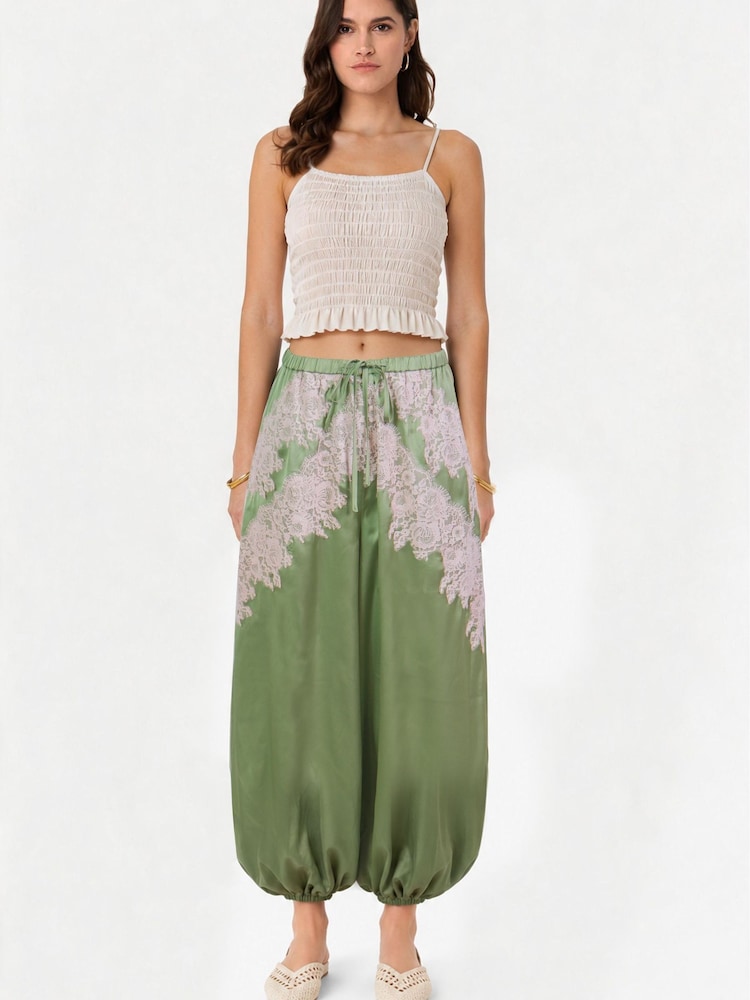 Amy Lynn Emmie Satin Lace Contrast Balloon Trousers - Image 1 sur 5