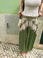 Amy Lynn Emmie Satin Lace Contrast Balloon Trousers - Image 5 sur 5