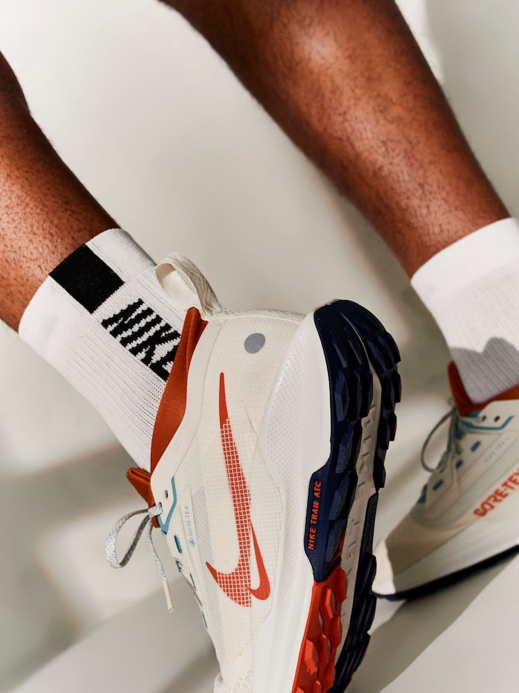 Nike White/Blue Pegasus Trail 5 GORETEX Running Trainers - Image 2 of 21