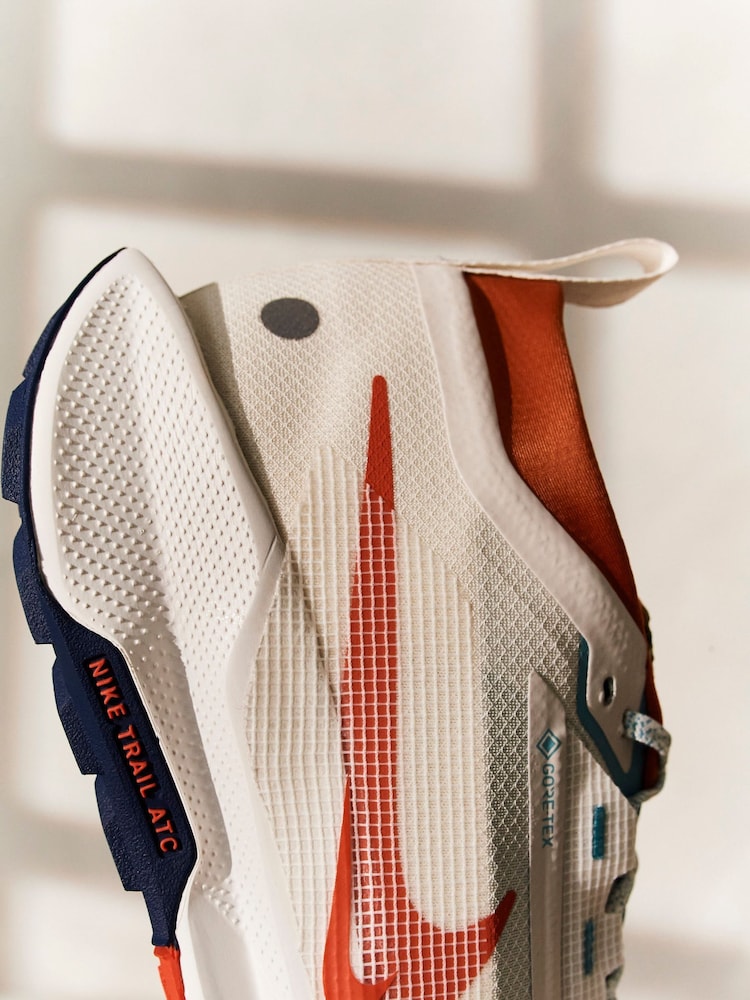 Nike White/Blue Pegasus Trail 5 GORETEX Running Trainers - Image 7 of 21