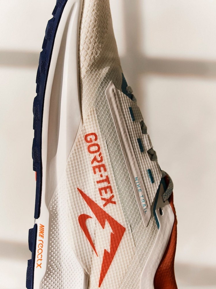 Nike White/Blue Pegasus Trail 5 GORETEX Running Trainers - Image 8 of 21