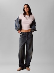 تيشرت للبيبي مضلّع بأكمام طويلة من Calvin Klein - صورة 3 من 7