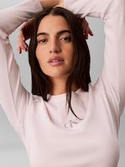 تيشرت للبيبي مضلّع بأكمام طويلة من Calvin Klein - صورة 4 من 7