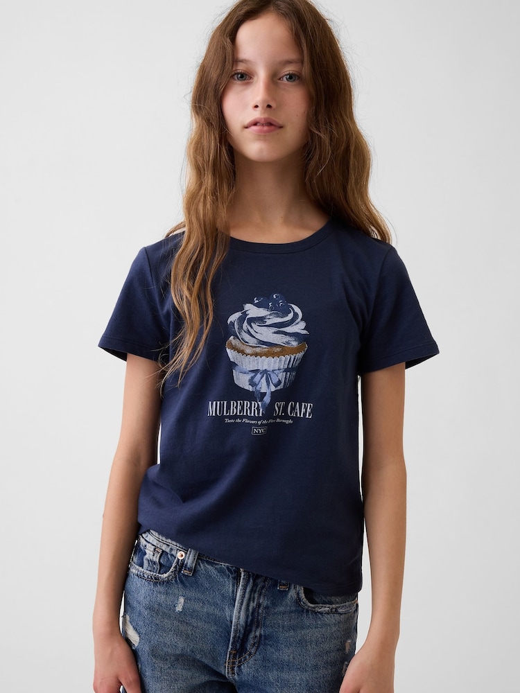 Azul marino con cupcakes - Camiseta de manga corta de algodón con estampado gráfico y logotipo de Gap (4-13 años) - Imagen 1 de 4