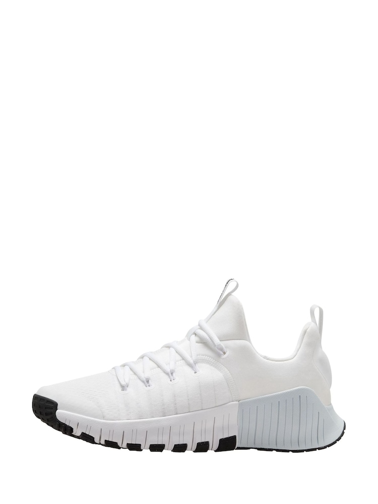 Nike White/Red Free Metcon 6 Gym Trainers - Image 2 of 4