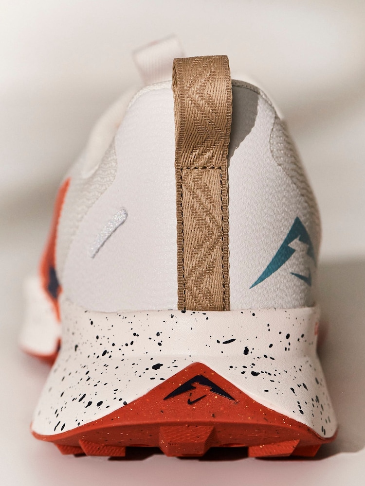 Nike White/Navy Juniper Trail 3 Running Trainers - Image 6 of 21