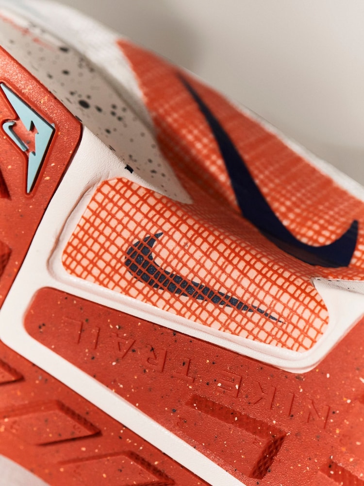Nike White/Navy Juniper Trail 3 Running Trainers - Image 9 of 21