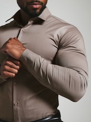 بني - قميص رياضي بتصميم مُفصَّل يبرز العضلات - Image 5 of 7