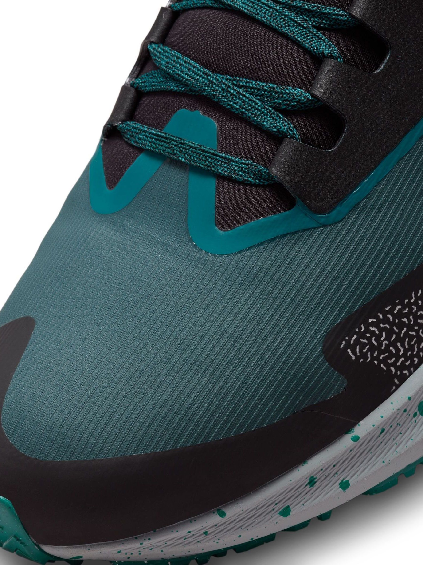 Nike shield trainers discount