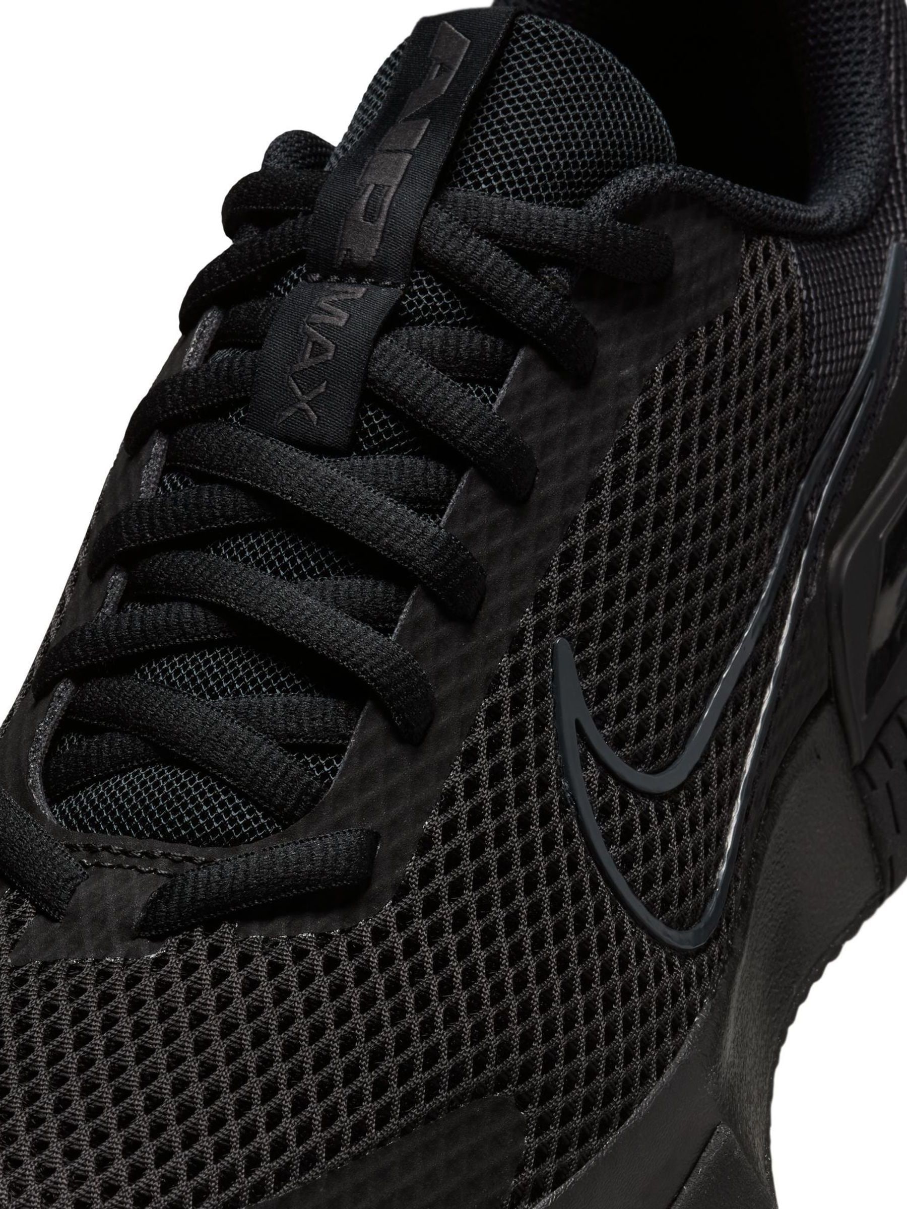 all black nike trainers size 6