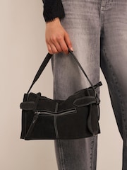 Mint Velvet Annie Semsket Crossbody-veske - Bilde 2 av 6