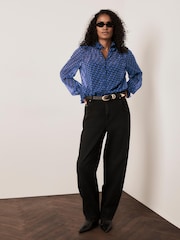 Mint Velvet Geometrisk Tryckt Volangkrage Blus - Bild 4 av 7